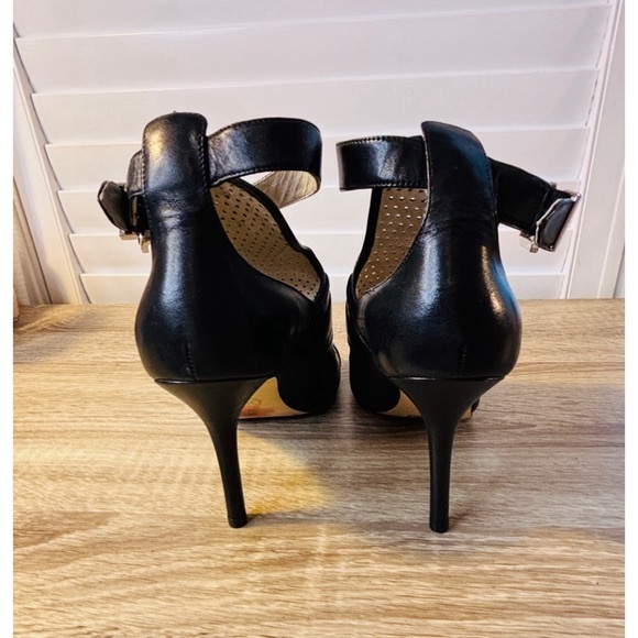 Michael Kors Peep Toes Laser Cut Buckle Heels Black and White Womens Size 8 - Picture 6 of 12